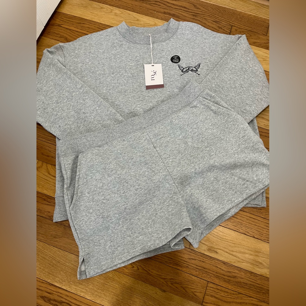 ROSE LOUNGE SET SWEATSHIRT AND SHORTS XL BNWT